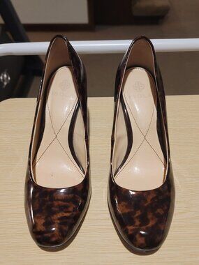 Isola Black Patent Leather Round Toe Pumps - Comfort Block Heel - Size 7.5